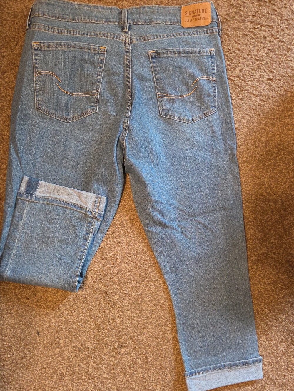 Signature by Levi Strauss Women's Light Blue Ankle Crop Jeans